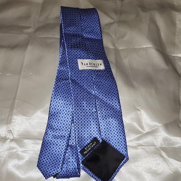 Van Heusen Other - Van Heusen Blue Silk Geometric Tie